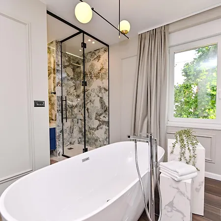 Mare Nostrum & Lejlighed *