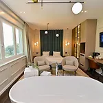 Appartement Mare Nostrum & *
