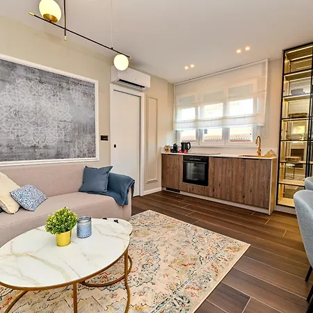 Mare Nostrum & شقة زادار